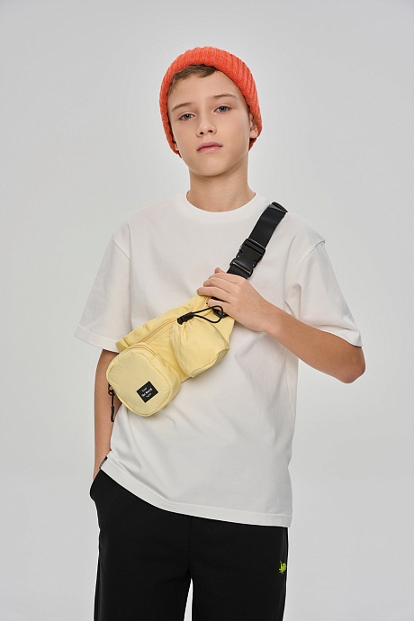 Футболка с принтом на спине