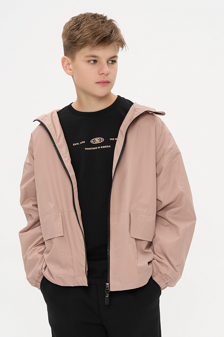 Ветровка с капюшоном